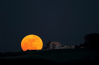 10 Penampakan Keren Supermoon