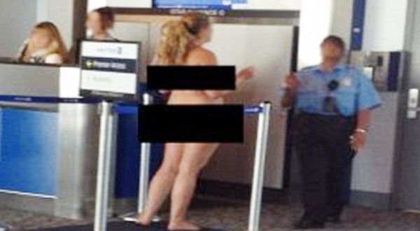 Diminta Matikan Rokok, Perempuan Ini Bugil di Bandara