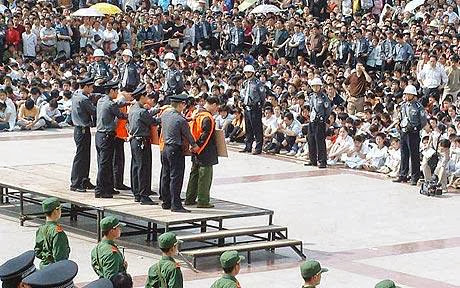 Cina, hukuman mati koruptor di depan publik. Indonesia???