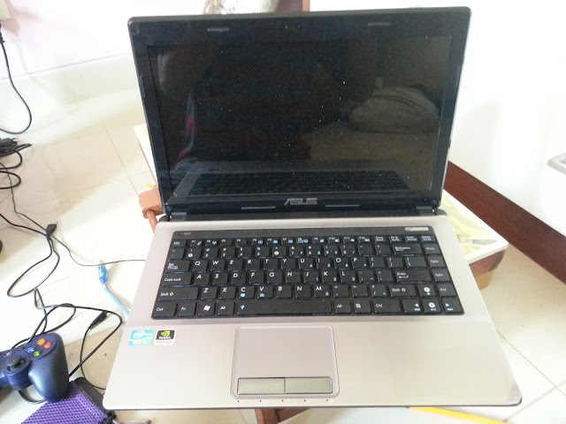 ASUS A43SJ salah satu sisinya tepos (kepentok body motor), harga tertinggi aja