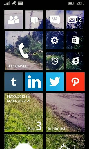 share-windowsphone-81-start-screen-background--pics