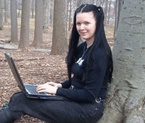 8 Hacker Wanita Tercantik Di Dunia
