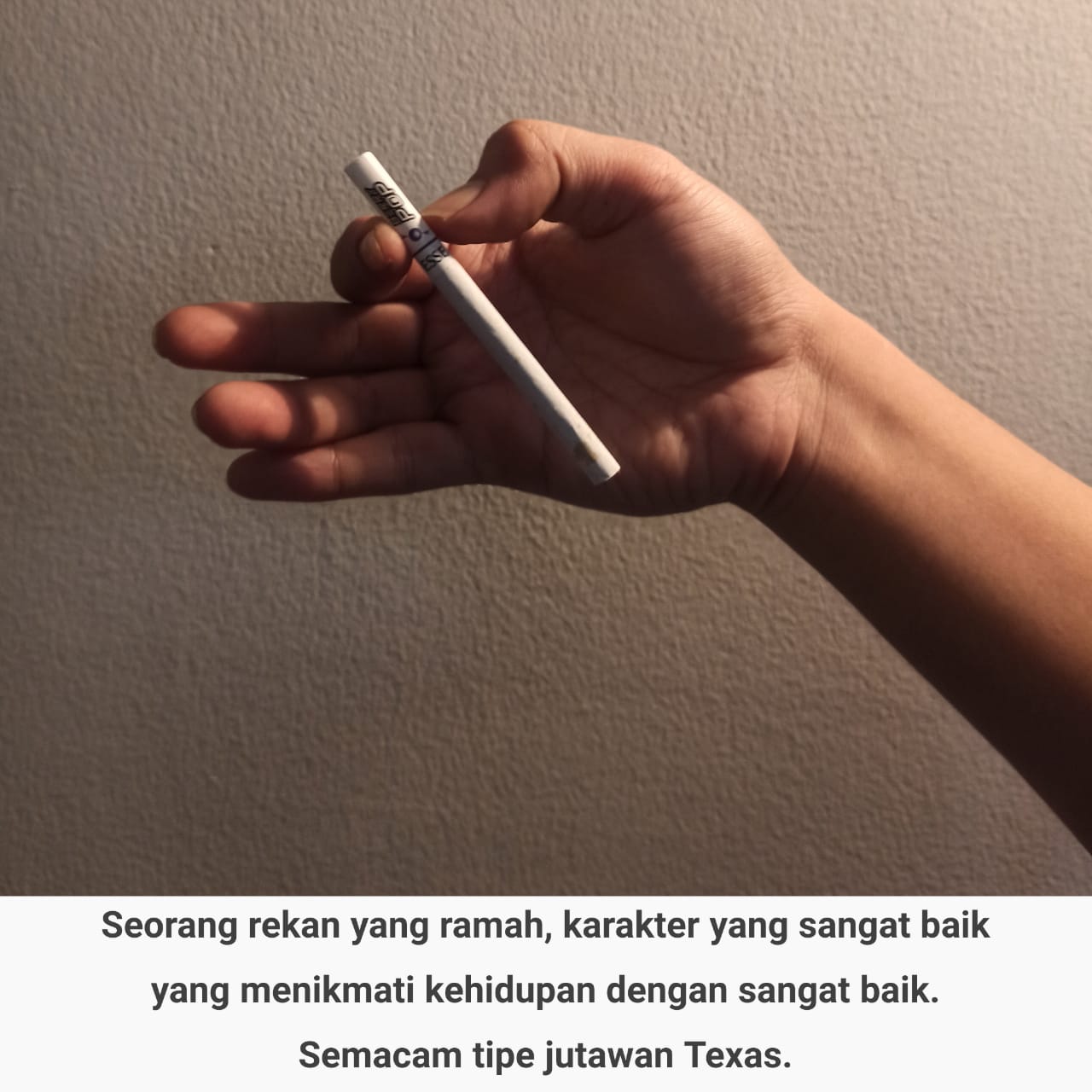 UDAH TAU? CARA MEMEGANG ROKOK, MENGGAMBARKAN KEPRIBADIAN MU