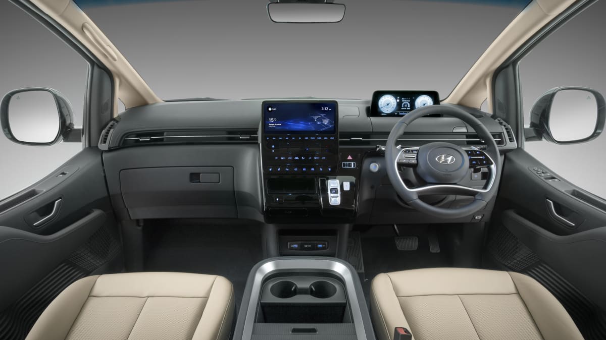 Review dan Perbandingan Hyundai Staria vs Toyota Alphard