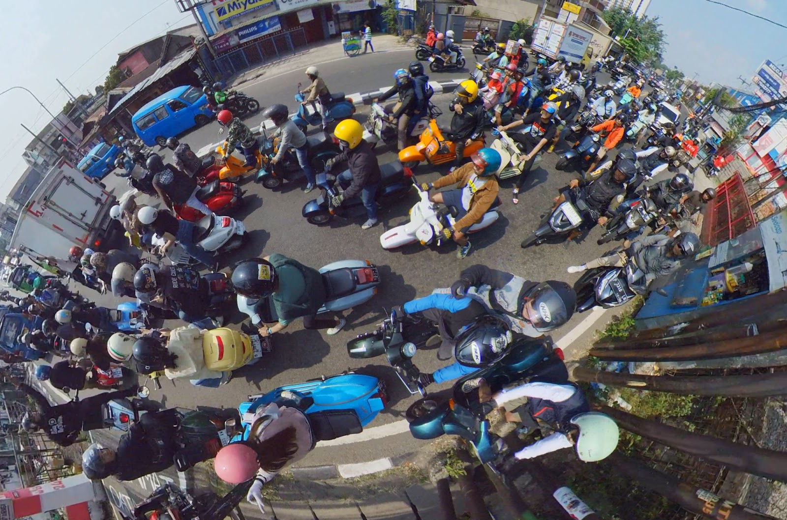 Merayakan Agustusan, Ratusan Komunitas Vespa kembali menyerbu Sentul