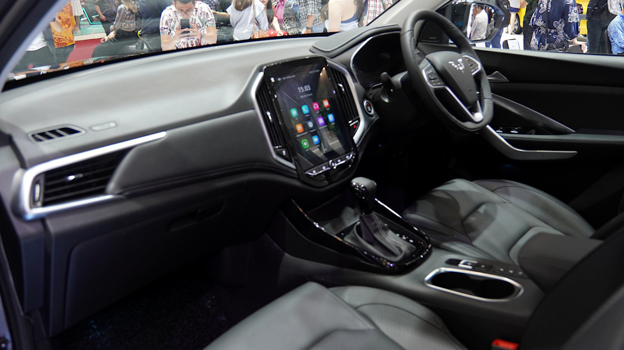 MG VS Hybrid adu fitur dengan Wuling Almaz RS Hybrid, mana lebih unggul?