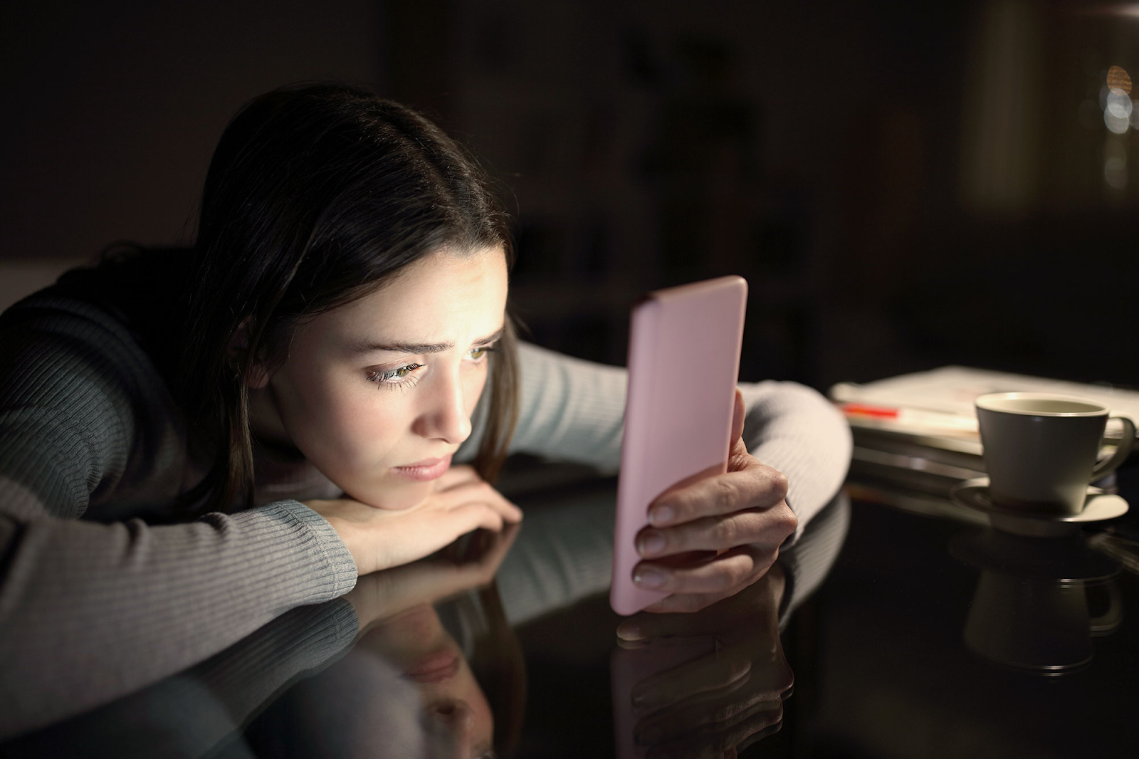 Mengenal FOMO: Fenomena Sosial yang Semakin Meluas di Era Digital