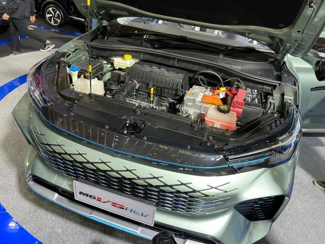 MG VS Hybrid adu fitur dengan Wuling Almaz RS Hybrid, mana lebih unggul?