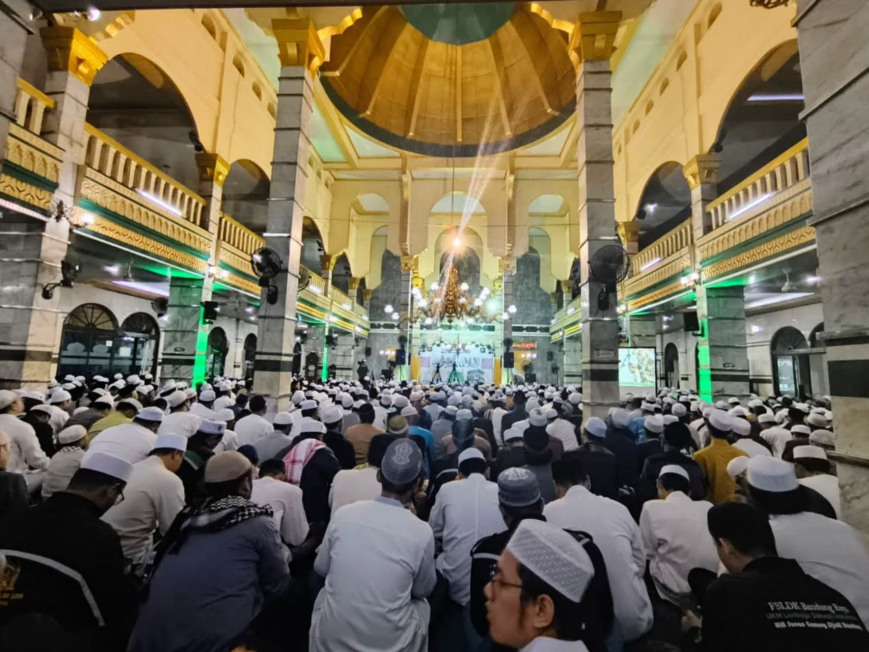 Isra Miraj di Masjid Al-Munawwar: Kisah Inspiratif &amp; Nasihat Spiritual
