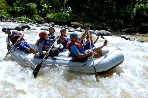 Paket Wisata Jogja 3 Hari 2 Malam Terbaik: Prambanan, Sunrise Borobudur, Rafting, dsb