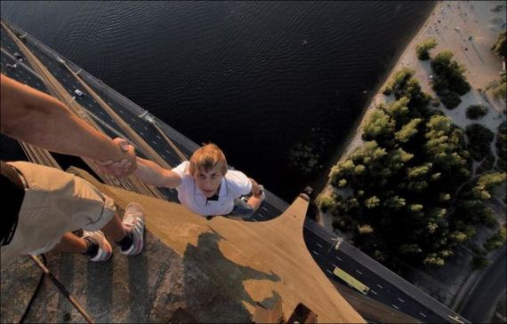 Foto Para Pecandu Adrenalin yang Bikin Merinding