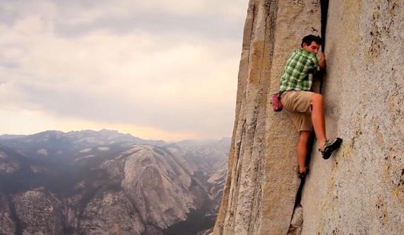 Foto Para Pecandu Adrenalin yang Bikin Merinding