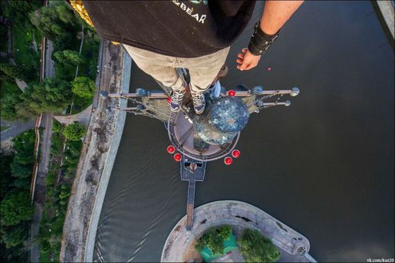 Foto Para Pecandu Adrenalin yang Bikin Merinding