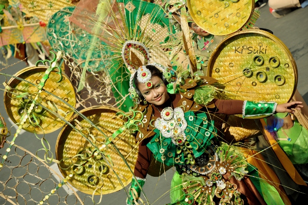 Eksotiknya Busana dari Bambu