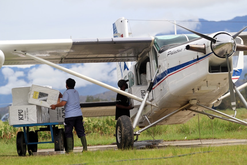 Flying in West Papua is dangerous work. So why many Australians and Kiwis do it?