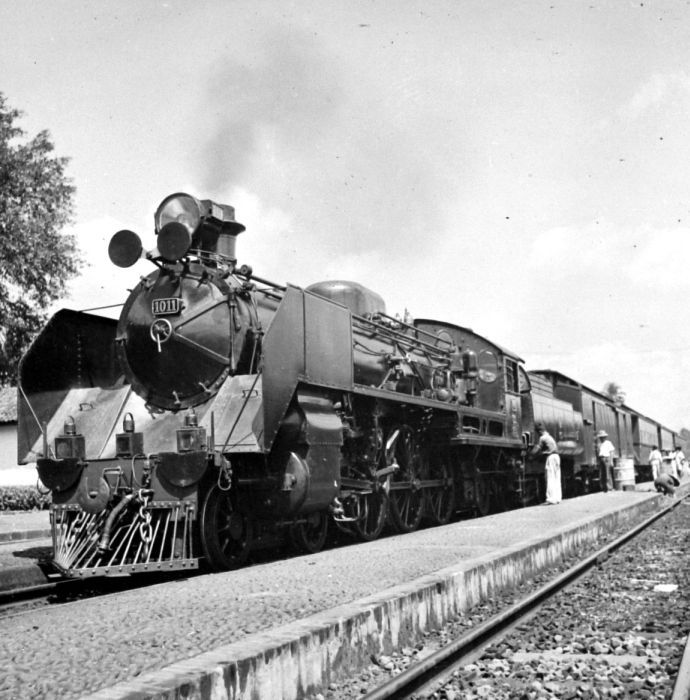 Foto-Foto Jadul Stasiun di Indonesia 