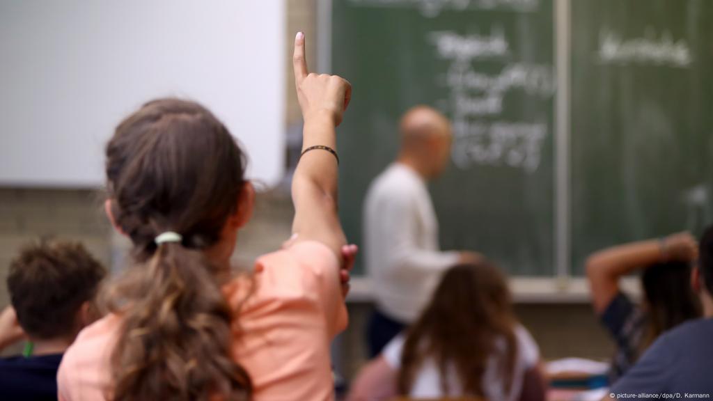 Peringkat 6 Terbawah, Indonesia Diminta Tinggalkan Sistem Pendidikan 'Feodalistik