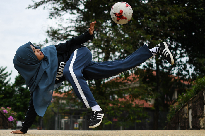 Hijaber Cantik Ini Mampu Membuat Pria Melongo Dengan Skill Freestyle-nya, Kepoin Yuk!