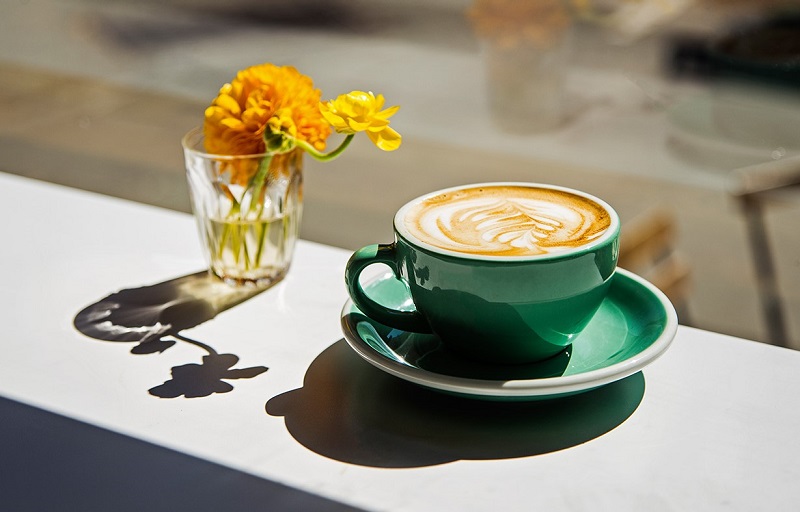 APA CANGKIR KOPI TERBAIK UNTUK MINUM KOPI?