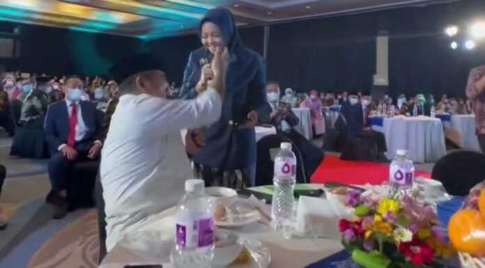 Menag Diserang karena Dikira Pegang Perempuan Bukan Muhrim, Ternyata Istri Sendiri