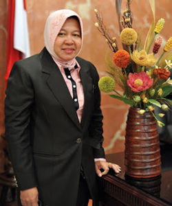 #AslinyaLo Tri Rismaharini, Salah Satu Wanita Paling Berpengaruh di Indonesia