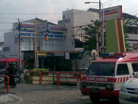 ADA YANG TAU GAK,Kenapa LOKASI ALFAMART & INDOMART BERDEKATAN ??