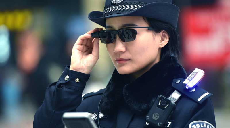 Polisi di Cina Gunakan Kacamata Dengan Teknologi Pengenalan Wajah