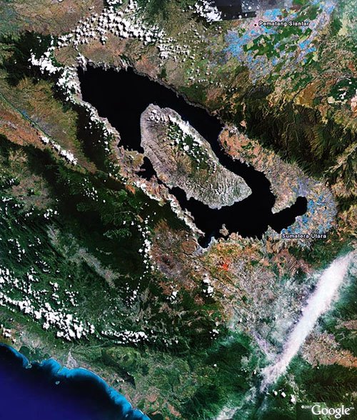 Java Plateau Gunung berapi sebesar propinsi