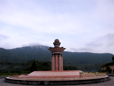 Pesona Danau Toba dari Taman Simalem Resort