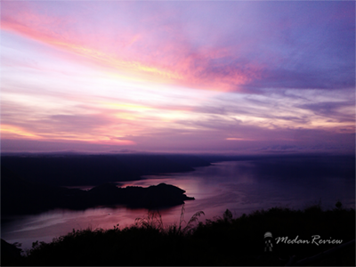 Pesona Danau Toba dari Taman Simalem Resort