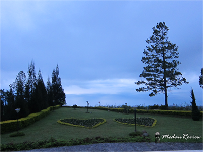 Pesona Danau Toba dari Taman Simalem Resort