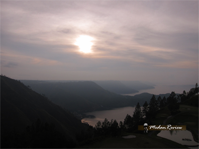 Pesona Danau Toba dari Taman Simalem Resort
