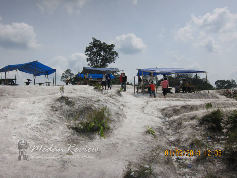 Wisata Alam Kawah Putih - Tinggi Raja, Sumatera Utara