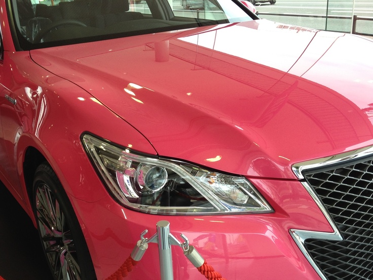 Toyota Crown Athlete Pink Limited Edition di Jepang