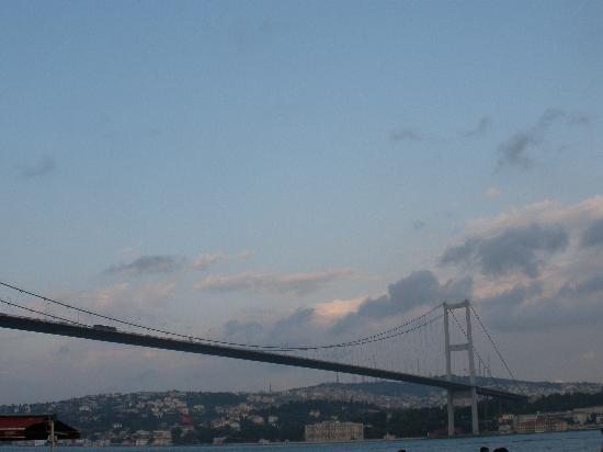 Jembatan Bosphorus, penghubung antara 2 benua ! (With Vid+ !)