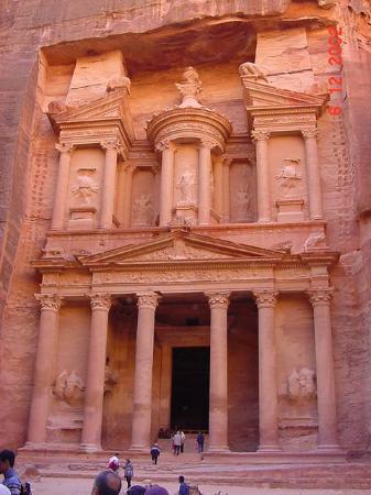 Petra, Reruntuhan kota Romawi Dan Benteng Batu Yang Terlupakan