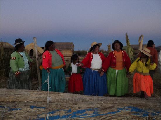 Berkunjung ke Pulau Uros, Peru &#91;Pulau Yang Mengambang di Danau Titicaca&#93;