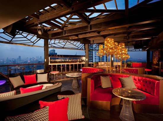 miliki-pemandangan-langit-yang-indah-ada-apa-saja-di-cloud-lounge--dining-jakarta