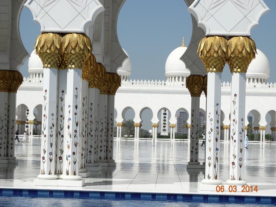 Keindahan Masjid Agung Sheikh Zayed abu dhabi, UEA