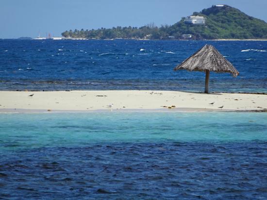 Pulau Mopion, &quot;Pulau Payung&quot; Eksotis di Kepulauan Karibia