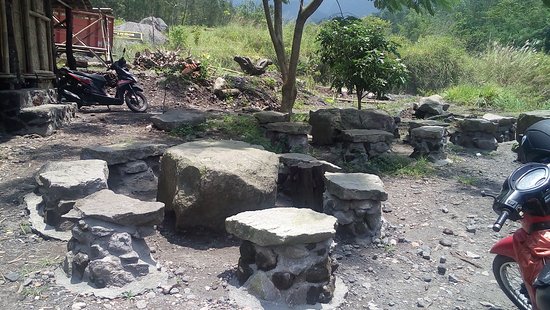 Menikmati Kopi, di Sisa Keganasan Merapi