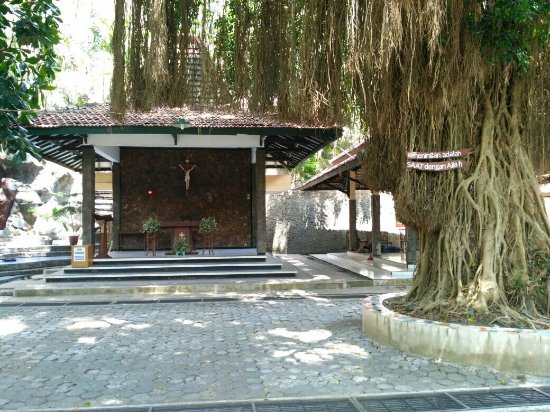 &#91;CoC Regional: Lokasi Wisata&#93; Gua Maria Kaliori di Banyumas