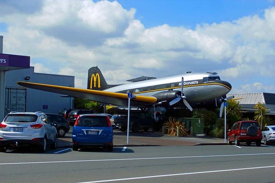 UFO hingga Kapal Uap, Berikut Toko McDonald’s Paling Unik dari Berbagai Negara