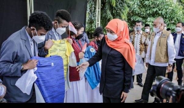 Buntut Ucapan Rasis Guru SMA di Jember ke Siswa Papua, Khofifah Turun Tangan