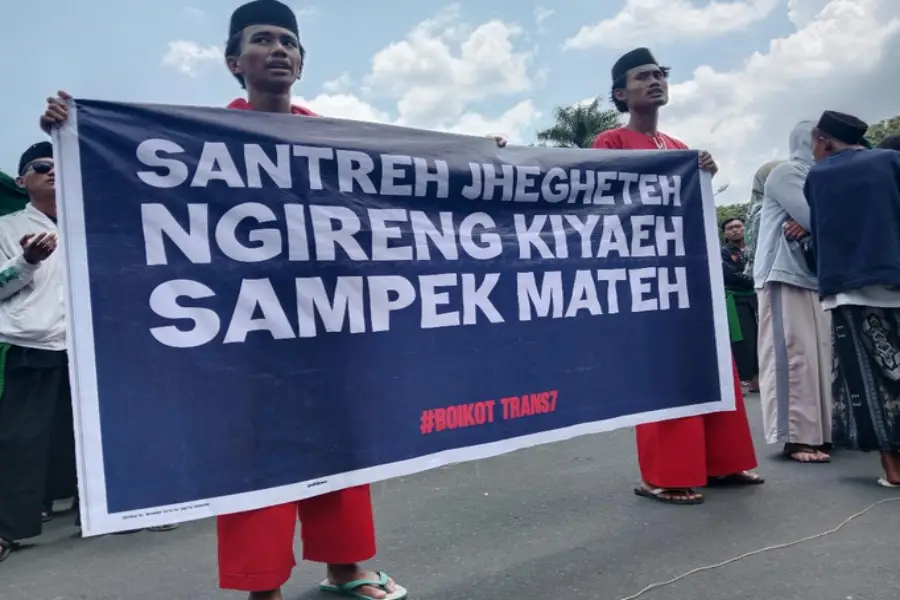 Ratusan Alumni dan Santri Bondowoso Tuntut Pencabutan Izin Siar Trans7