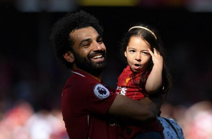 mo-salah-foto-dipeluk-model-hot-netizen-salah-ingat-anak-istri-di-rumah