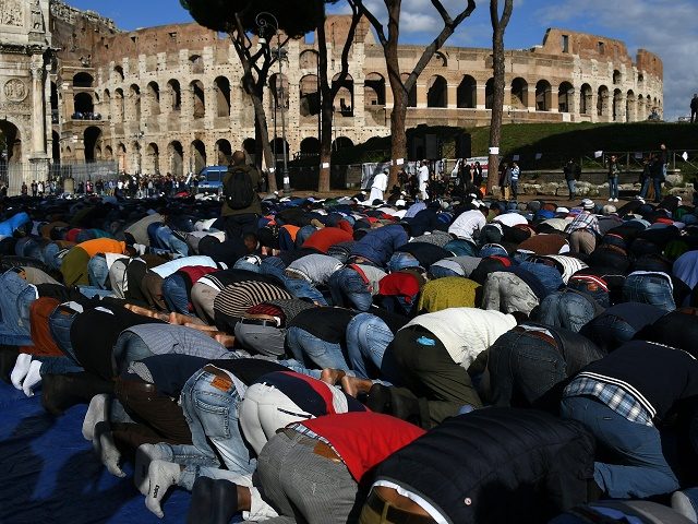 ribuan-muslim-protes-penutupan-masjid-di-roma-italia