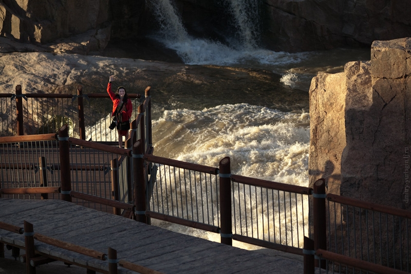 &#91;AMAZING&#93;Air Terjun Augrabies Wonder Falls Di Tengah Savannah Yang Indah