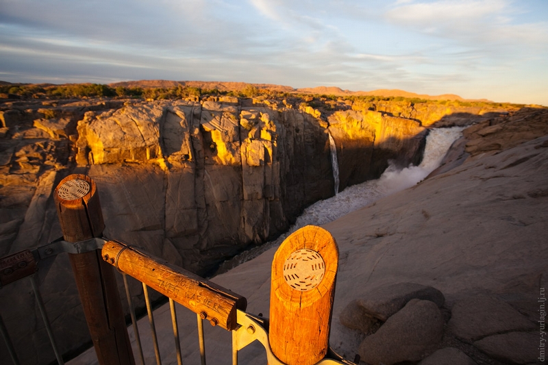 &#91;AMAZING&#93;Air Terjun Augrabies Wonder Falls Di Tengah Savannah Yang Indah