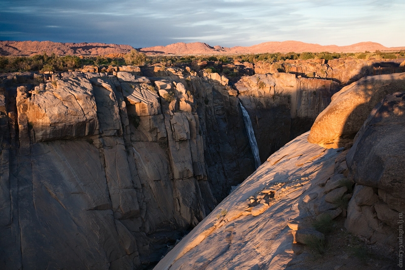 &#91;AMAZING&#93;Air Terjun Augrabies Wonder Falls Di Tengah Savannah Yang Indah